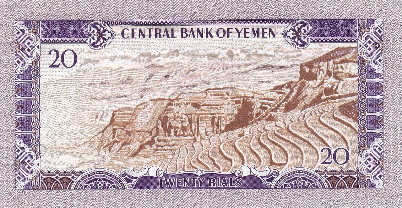صورة باللونين الأرجواني والوردي تُبيّن الوجه الخلفي من ورقة 20 ريالاً يمنياً. أصدرها البنك المركزي اليمني بين عامي 1973 و1977. تُظهر الصورة كتابة وأرقاماً إنجليزية وإطاراً مزخرفاً، في منتصفها رسم لمدرجات جبليّة تمثّل مرتفعات اليمن الوسطى، التي تُنتج اليوم معظم الصناعات الزراعية في اليمن. 

20 ريالاً يمنياً (وجه العملة الخلفي)، 1973-77،Banknote Index. P-0014 . © 2011 عمر يالشينكايا